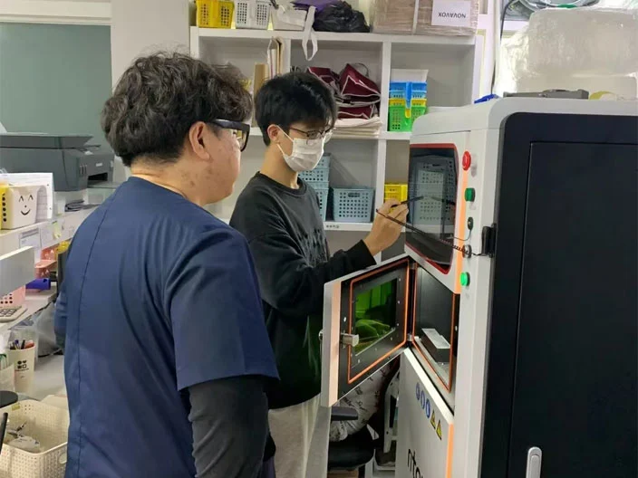 瑞通增材售后远赴韩国，为韩国代理商提供培训服务