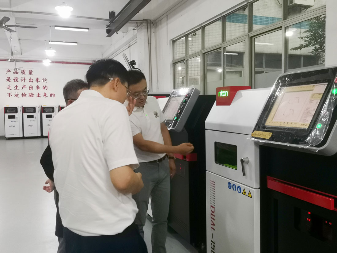 the-deputy-director-of-the-service-system-construction-division-of-the-provincial-department-of-industry-and-information-technology-jiang-lefu-and-the-director-of-the-innovation-and-entrepreneurship-service-division-3.jpg