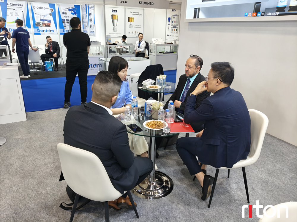 exhibition-review-ritons-customized-value-added-equipment-m-150-was-shown-at-idex-in-turkey-achieving-the-smart-jump-in-personalized-printing-11.jpg